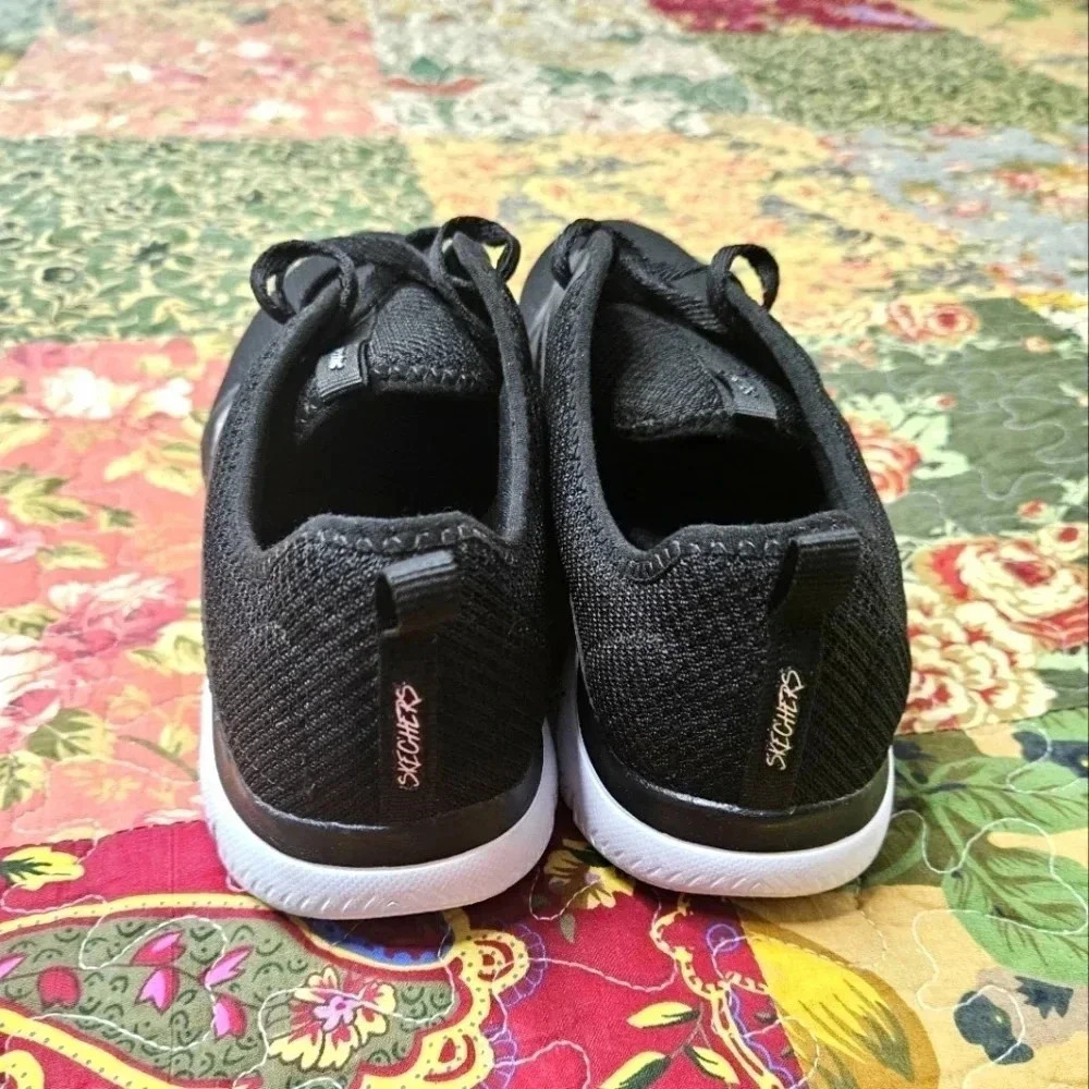 Sketchers - Picture 2 of 7